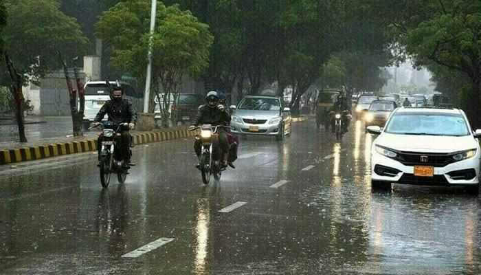 Light Rain Continues in Karachi, Power Disruptions Feared