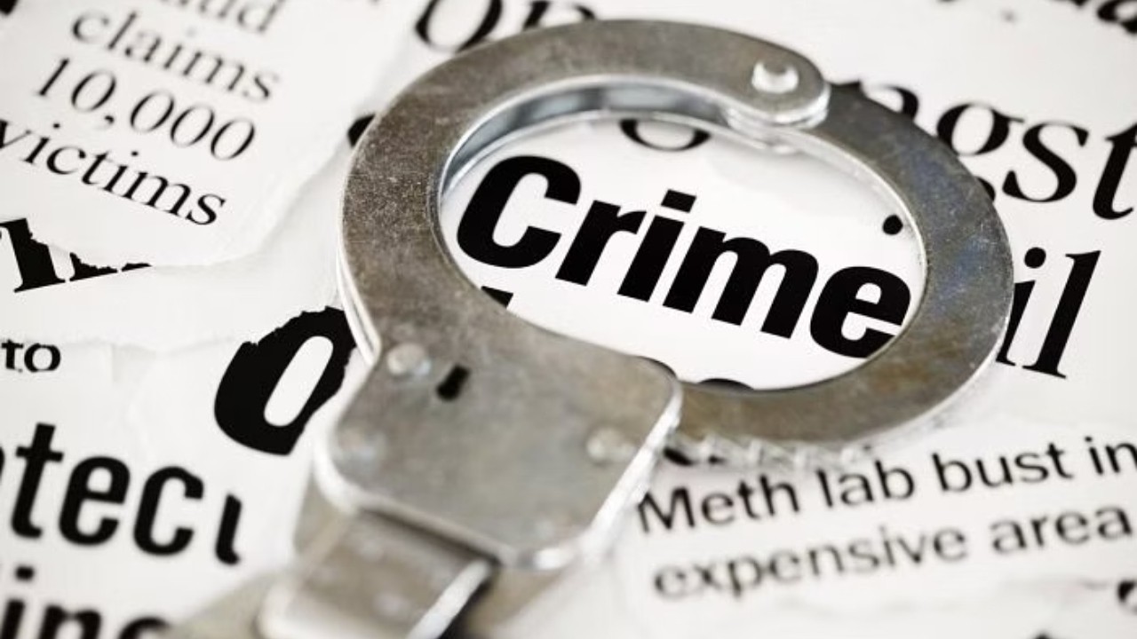 Entire Family in Crime: Notorious Woman Running Mu