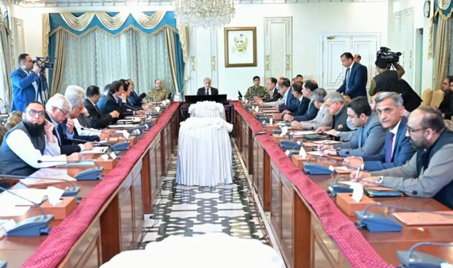 PM Shehbaz Orders Crackdown on Fuel Hoarding Amid 