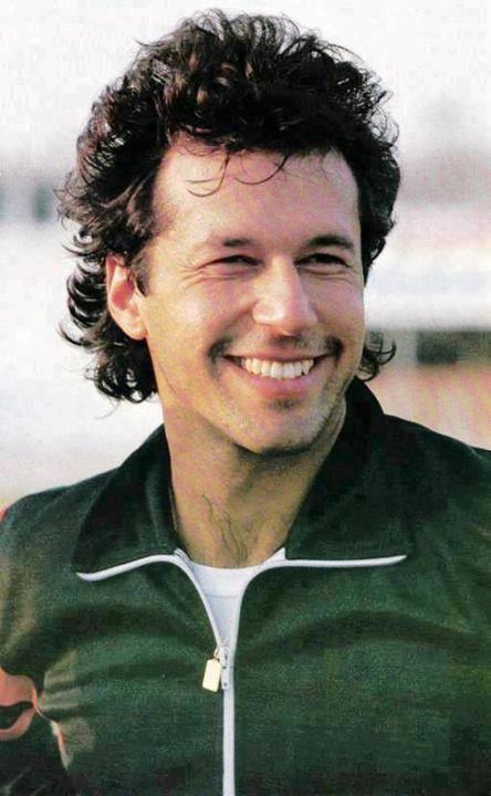 PTI Activists and Doctors Demand Imran Khan’s Immediate Transfer to Shifa International Hospital