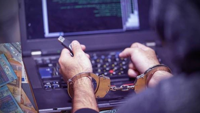 Major Crackdown in Karachi: International Online Fraud Network Busted at Call Center; Over 40 Arrested
