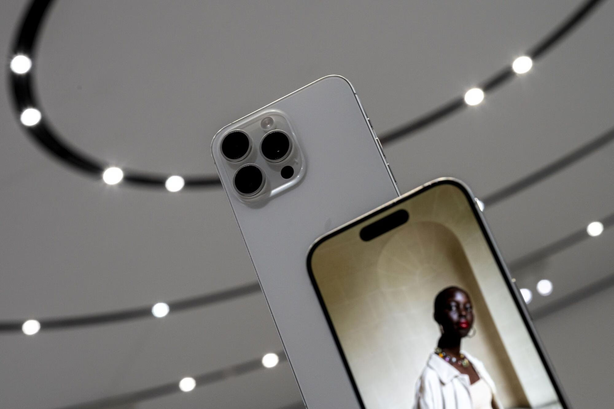 Apple Airlifts 1.5 Million iPhones from India to Dodge Trump’s China Tariffs