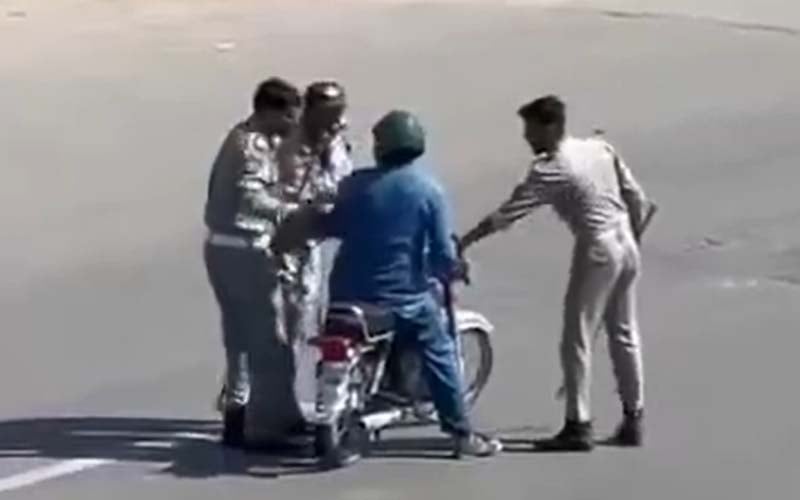 Islamabad Traffic Officers Suspended After Video Shows Assault on Motorcyclist