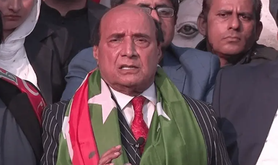 Latif Khosa Writes to CJP Over ‘Secret’ Medica