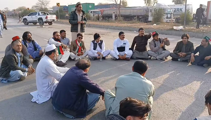 PTI Protest Closes M-1 Motorway for Fourth Day, Commuters Struggle