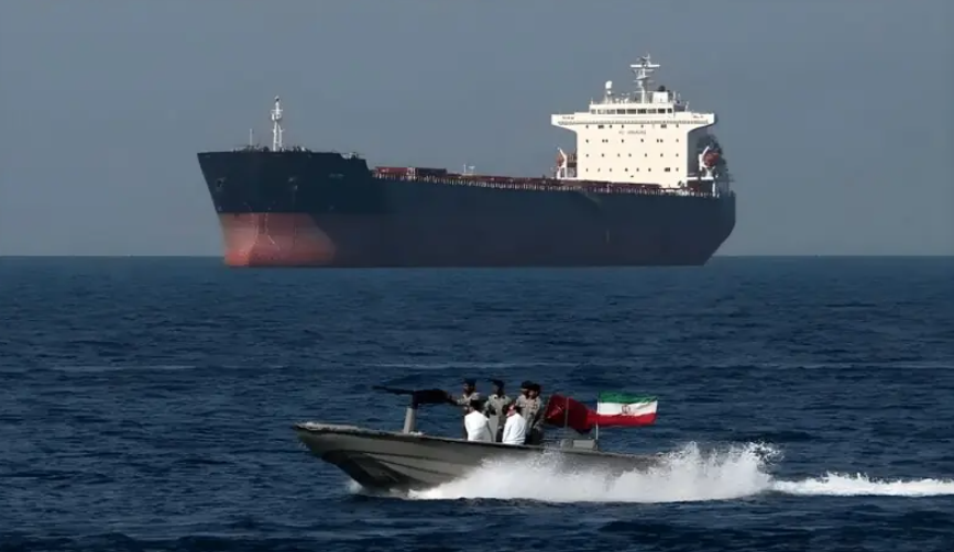 Pakistani Oil Tanker ‘Karachi’ Crosses Strait of Hormuz Amid Rising Tensions