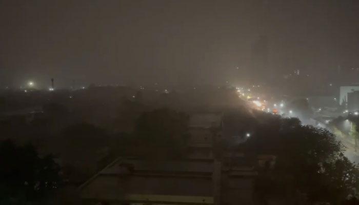 Heavy Rain and Strong Winds Lash Karachi, Multiple Areas Affected