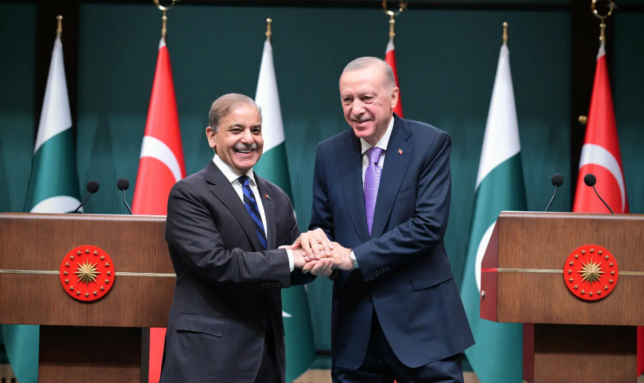 PM Shehbaz Acknowledges Turkiye’s Role in Pakistan-Afghanistan Peace Efforts
