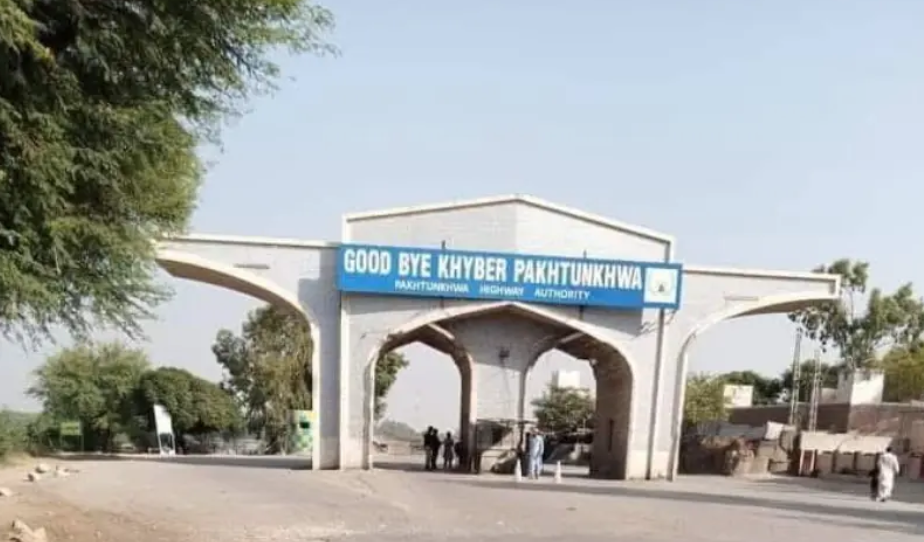 Suicide Blast Near Dera Ismail Khan Bridge Shuts K