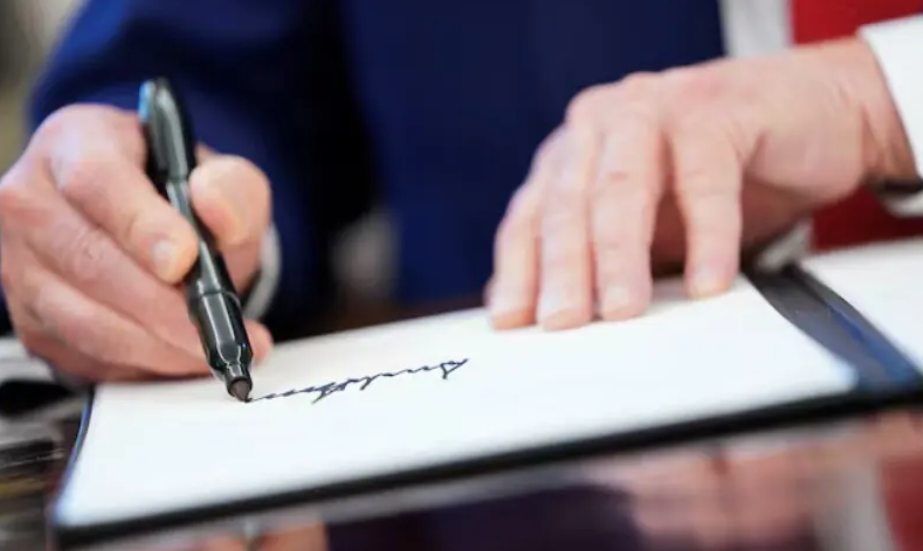 US $100 Bills to Bear President Trump’s Signature for First Time This Summer