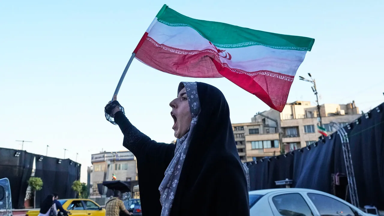 Iran Rejects French-Omani Mine-Clearing Plan, Claiming Exclusive Sovereignty Over Strait of Hormuz